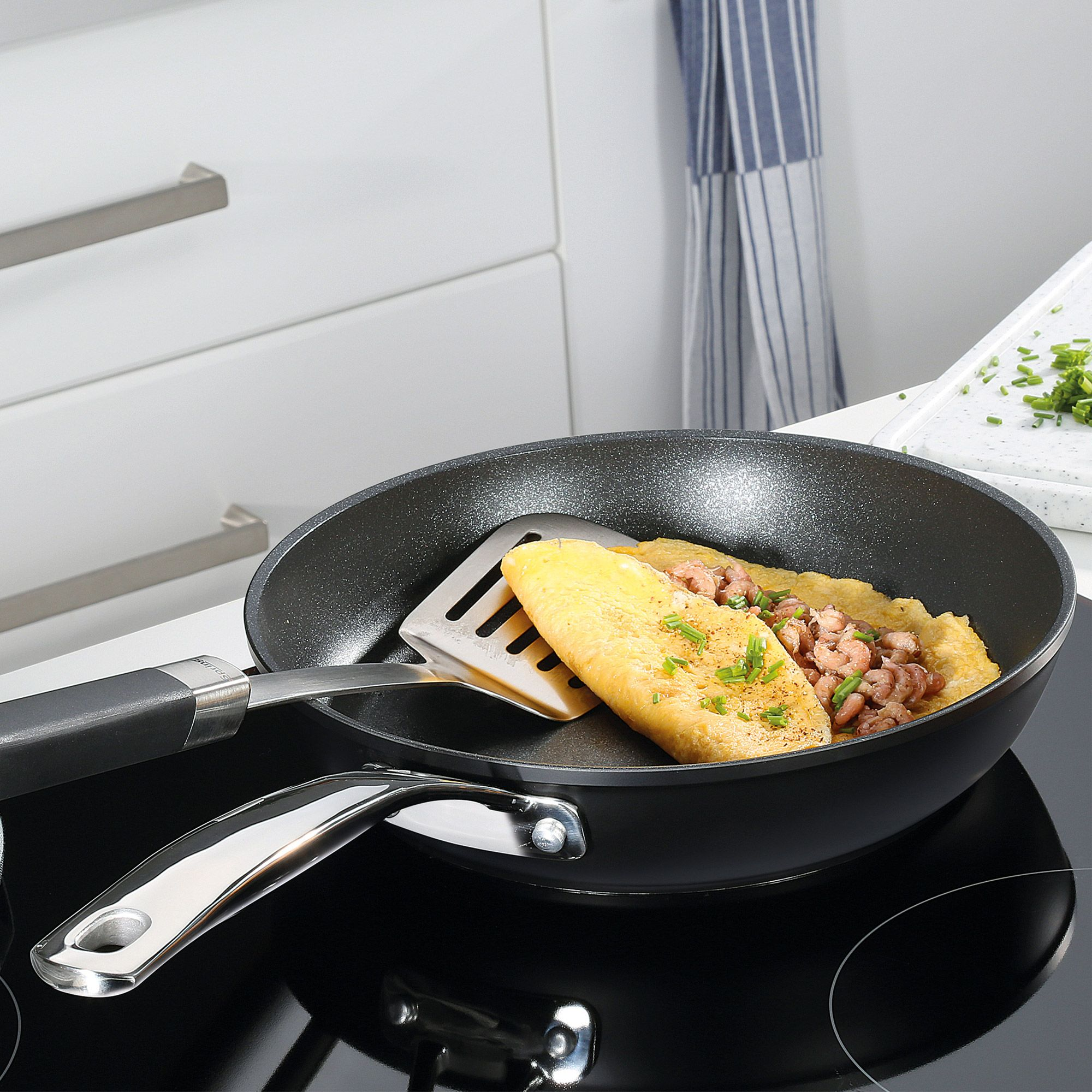 Spring MERIDIAN INTENSE PRO 24 cm frying pan on hob